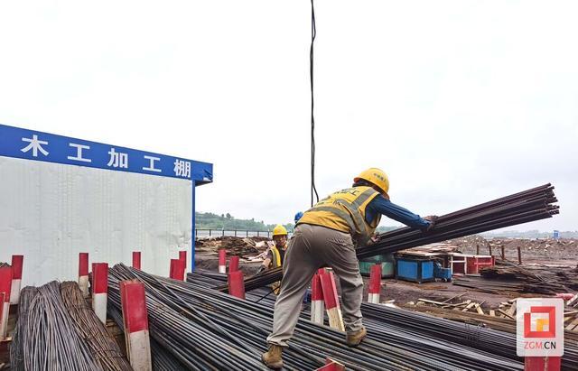 頂烈日精心筑巢 拼經濟分秒必爭--榮縣經開區南區項目建設見聞